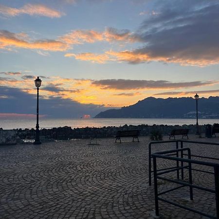 Borgo Marinaro Suite Salerno Bagian luar foto