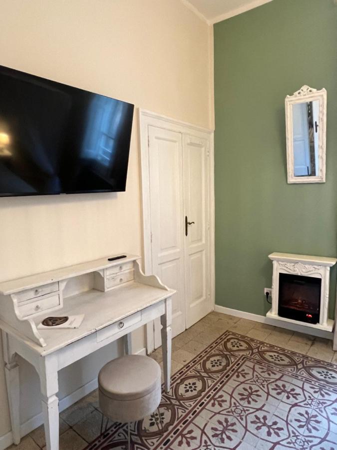 Borgo Marinaro Suite Salerno Bagian luar foto