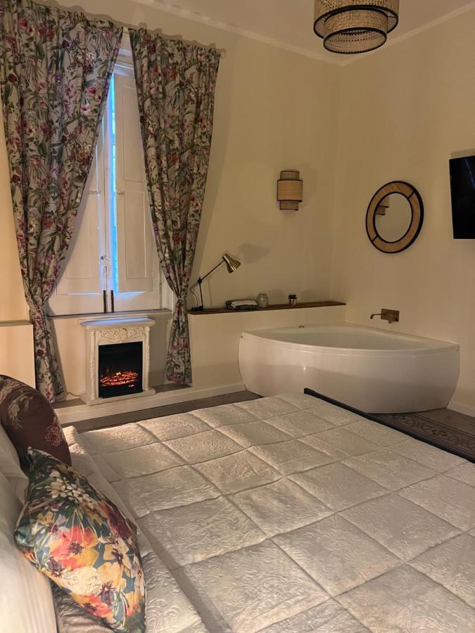 Borgo Marinaro Suite Salerno Bagian luar foto