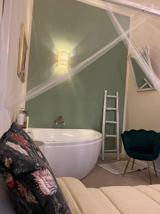 Borgo Marinaro Suite Salerno Bagian luar foto